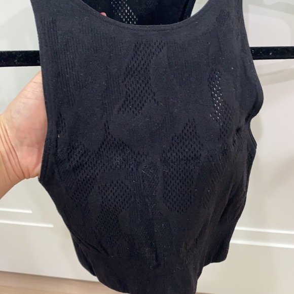 Perforated pattern fabletics workout top - Picture 2 of 3